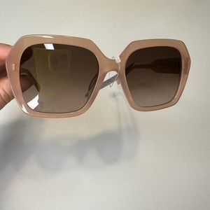 Rebecca Minkoff thick chunky NWT sunglasses slight scratches‎ on frame see video